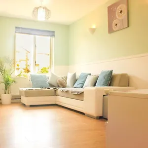 Welcome Twin Bedroom Near Heathrow Airport, London Yiewsley